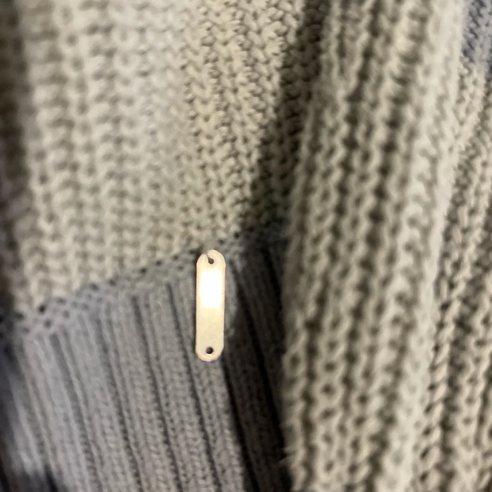 White and blue striped Hollister sweater - Picture 5 of 8